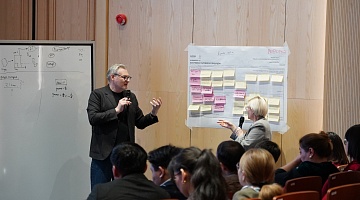 Роботтар мен жасанды интеллект архив жұмысын қалай өзгертеді